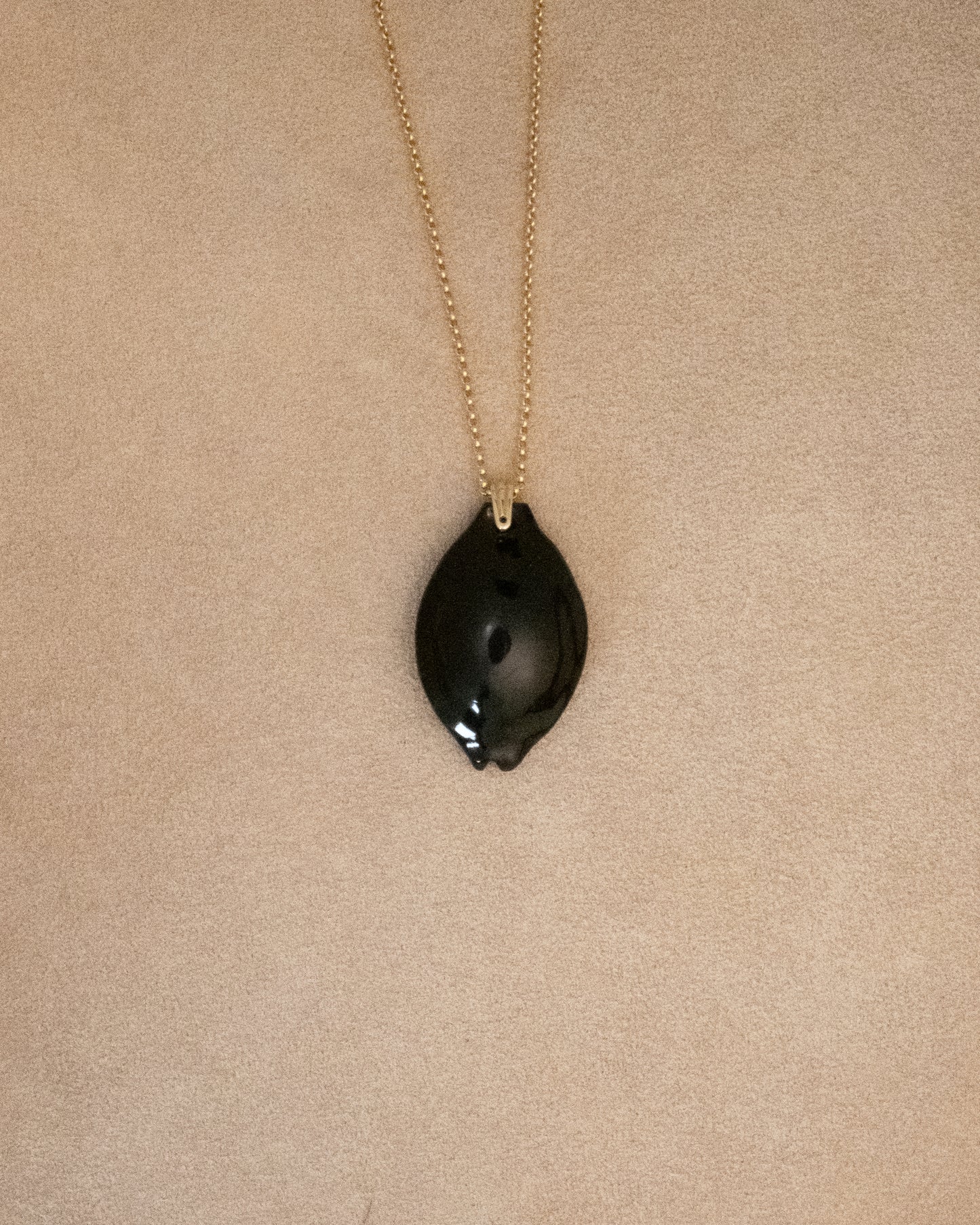 Alaia Onyx Shell Charm