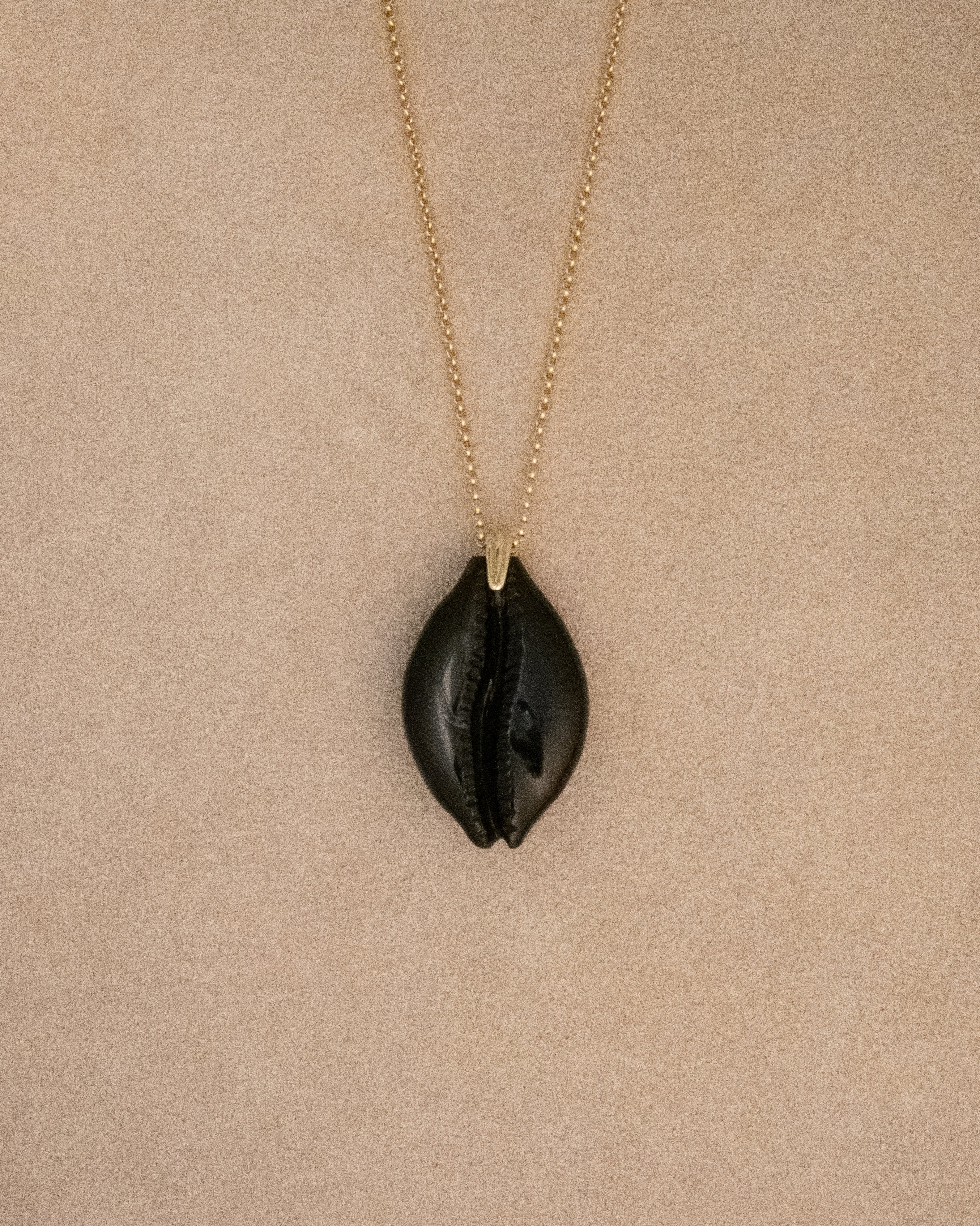 Alaia Onyx Shell Charm
