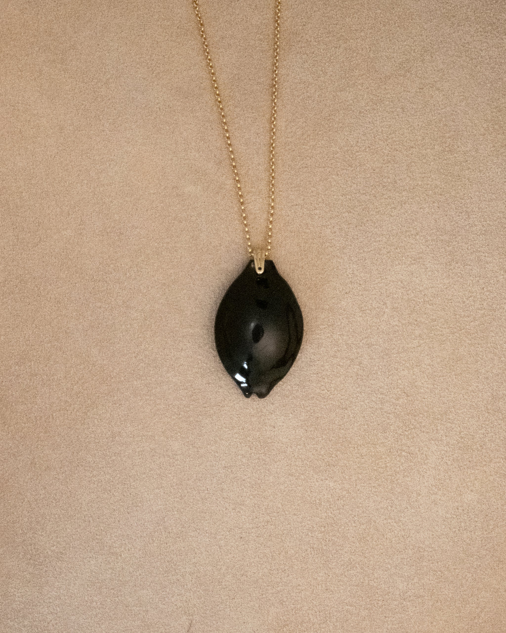 Alaia Onyx Shell Charm